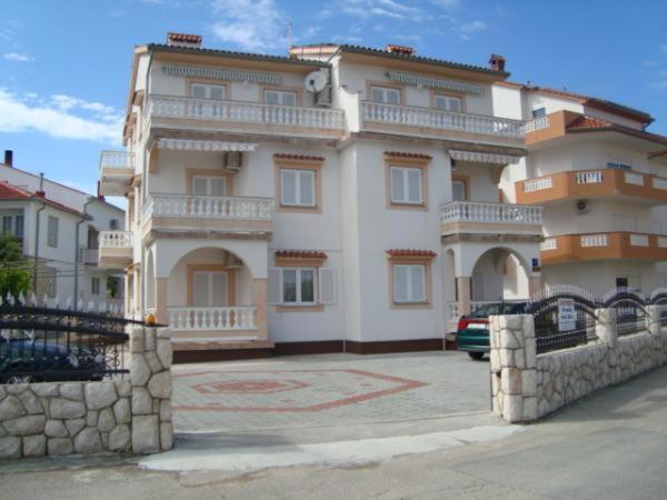 Apartmani Ruzarija Rab Town Exterior foto